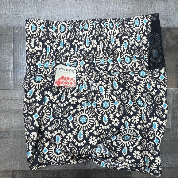 NWT FP Movement by Free People The Way Home Printed Short size Small - Picture 8 of 14